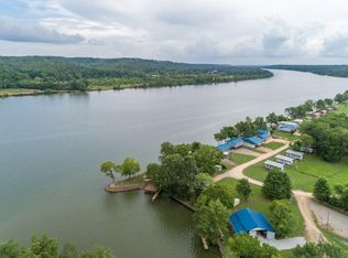 235 Cooter Ln, Linden, TN 37096