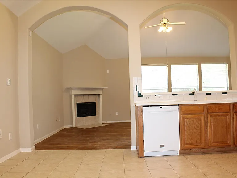 3623 Chatwood Dr — Photo 5