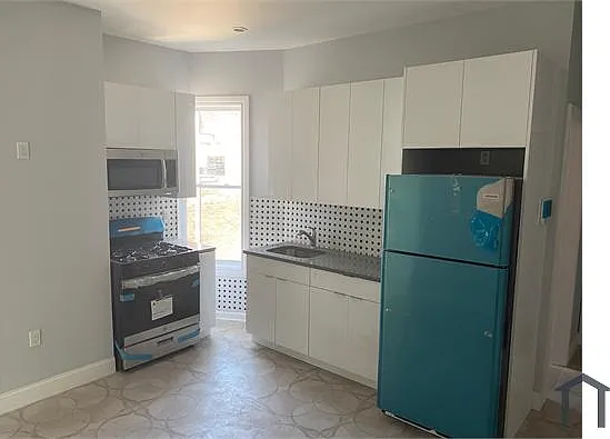 593 Euclid Ave #2R — Photo 9