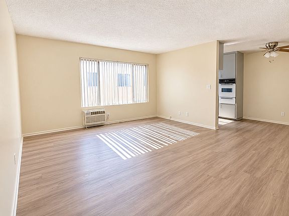 4th image of 217 W Tujunga Ave APT O