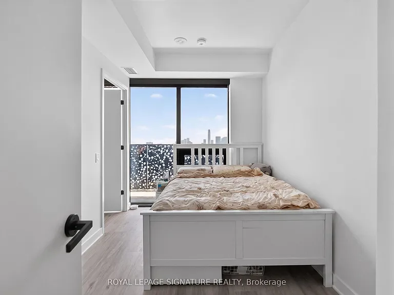 55 Charles St E #4303 — Photo 31