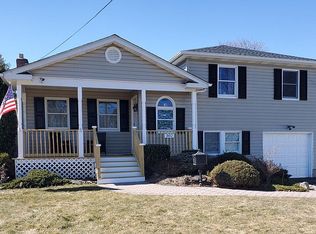 302 Candee Ave, Sayville, NY 11782