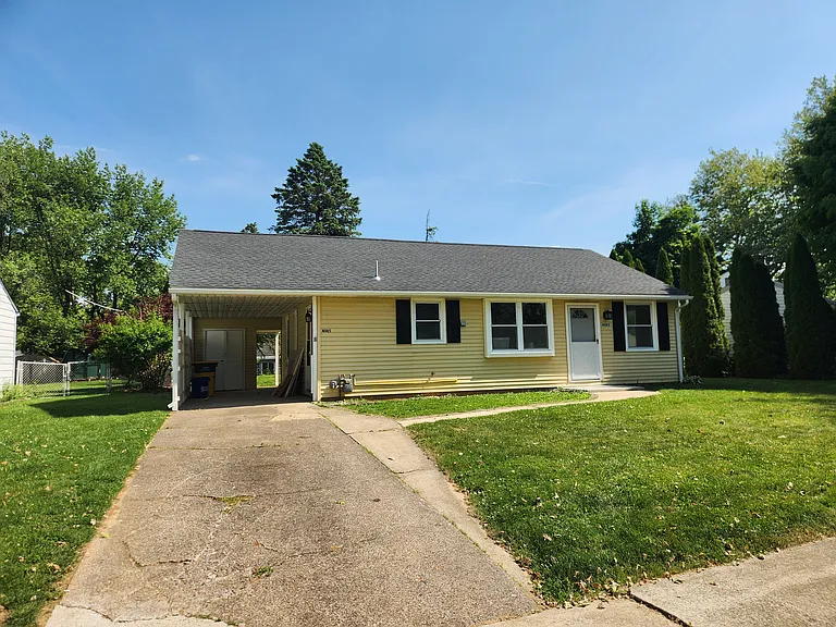 4085 Seneca Ave — Photo 2