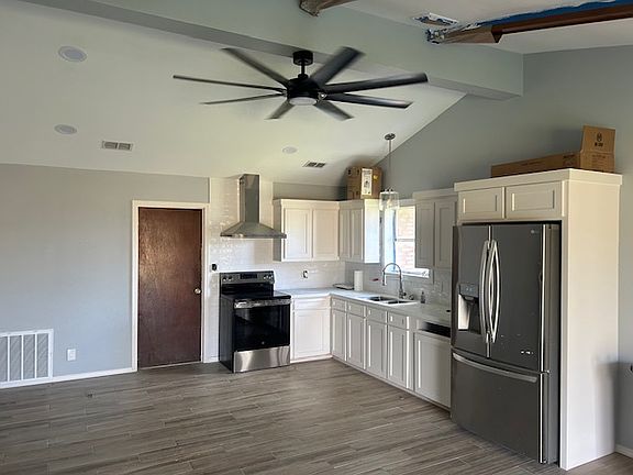 2nd image of 100 Huisache St