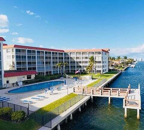 3rd image of 100 Paradise Harbour Boulevard #306