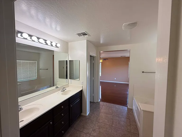 8821 S 40th Dr — Photo 13