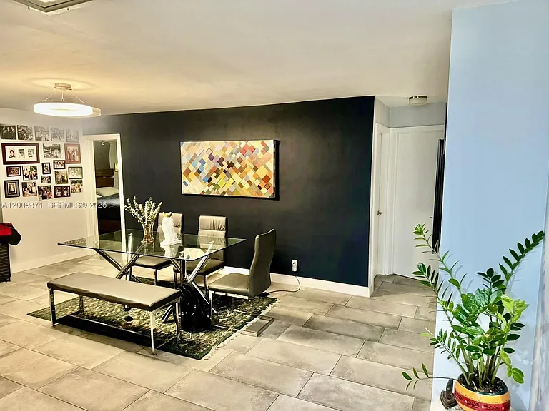 220 SW 3rd Ave — Photo 5