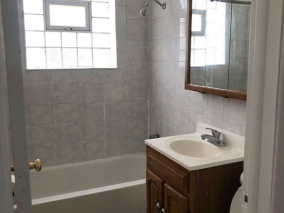 3rd image of 8256 W Dempster St APT 1