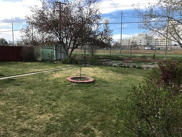 6 bed, 1650 sqft, $2,950 — Photo 2