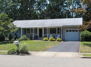 892 Forge Ln, Toms River, NJ 08753