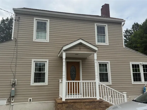 17 Degarmo Rd, Poughkeepsie, NY 12603