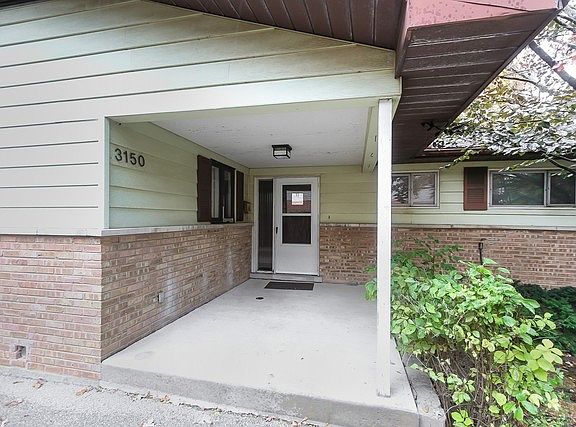 3rd image of 3150 Summit Ave