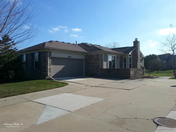 18040 Port Salem Dr, Macomb, MI 48044
