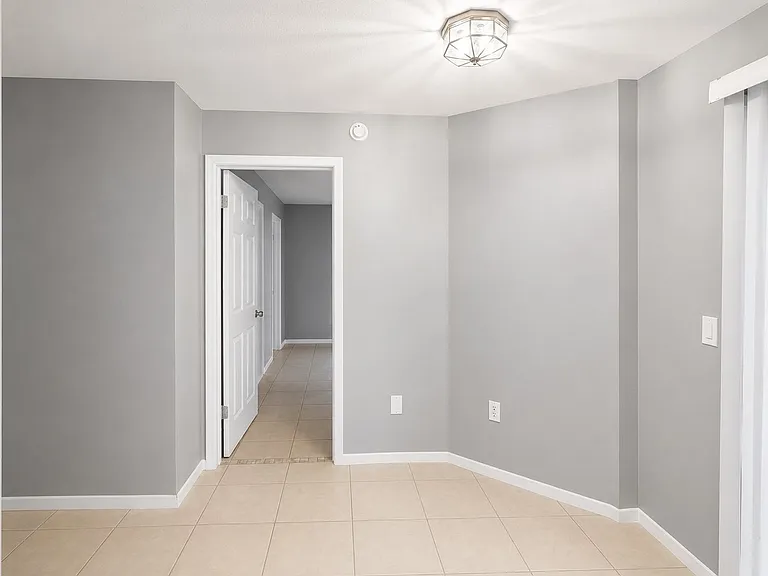 112 Reserve Cir #100 — Photo 7