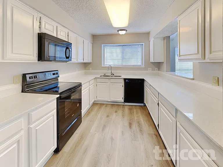 2758 Briar Hill Dr — Photo 9
