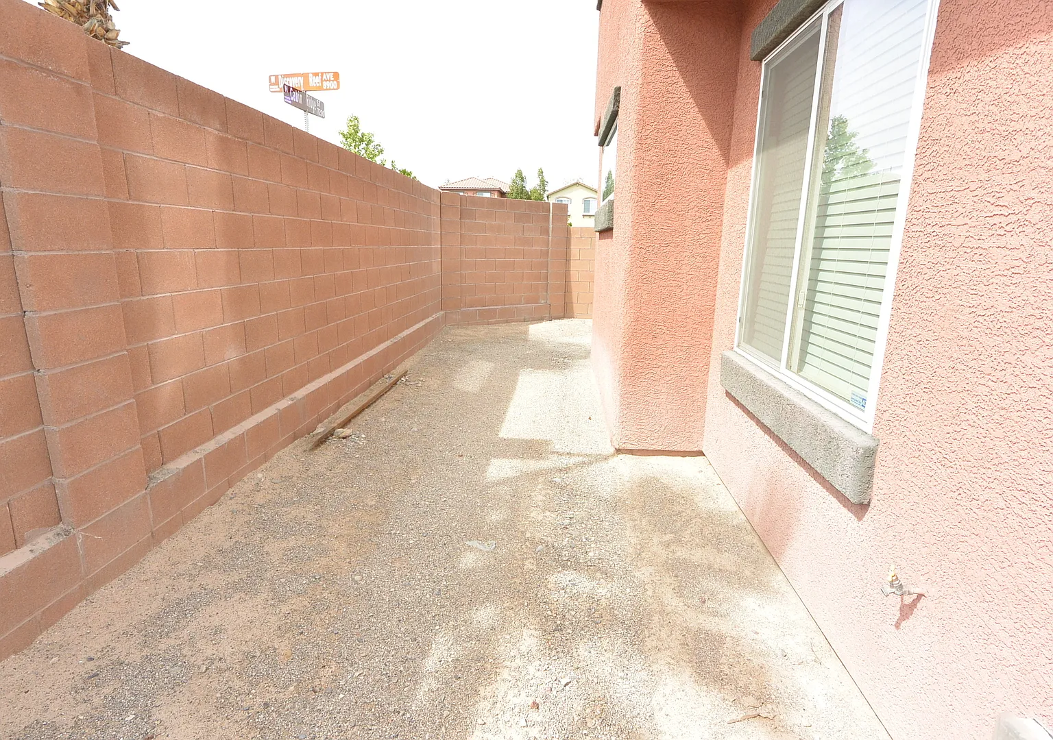 2 Story 3 bed + Loft, 2.5 Bath Home in NW — Photo 2