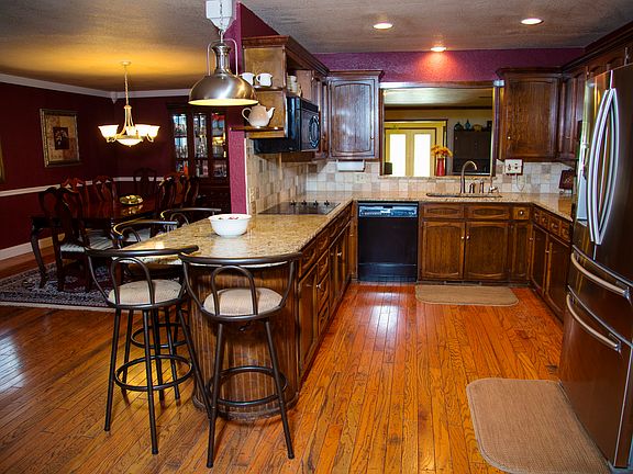 Hardwood & Granite in Kitche