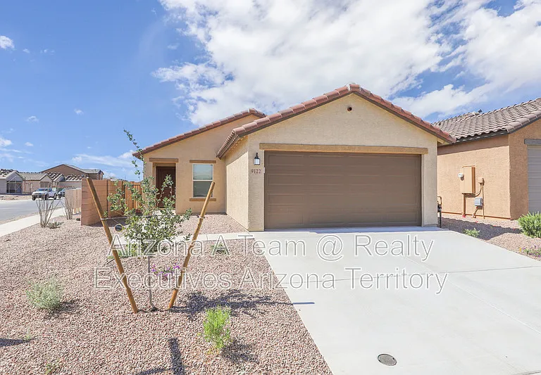 9122 E Red Bluff Ct — Photo 1