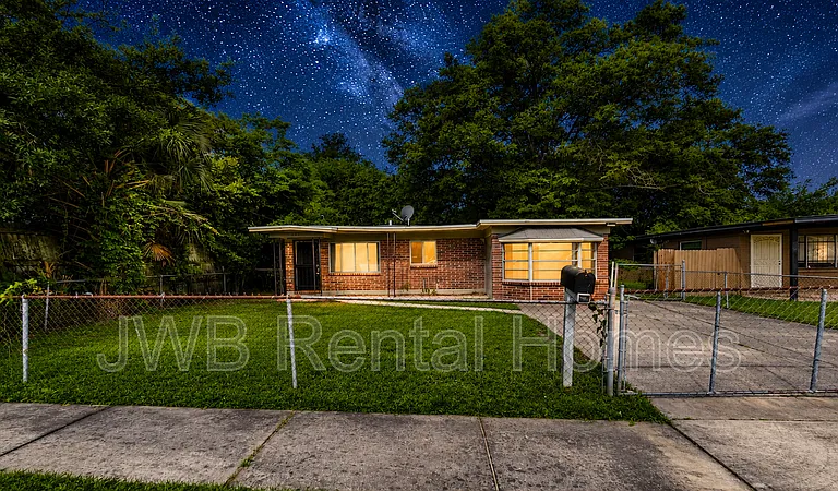 3142 Mecca St — Photo 10