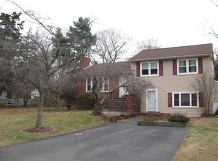 3 Meadowbrook Ln, Piscataway, NJ 08854