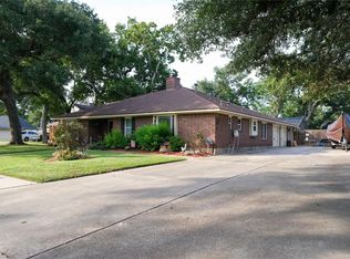 324 Juniper St, Lake Jackson, TX 77566
