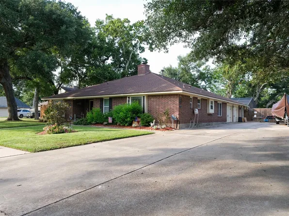 324 Juniper St, Lake Jackson, TX 77566