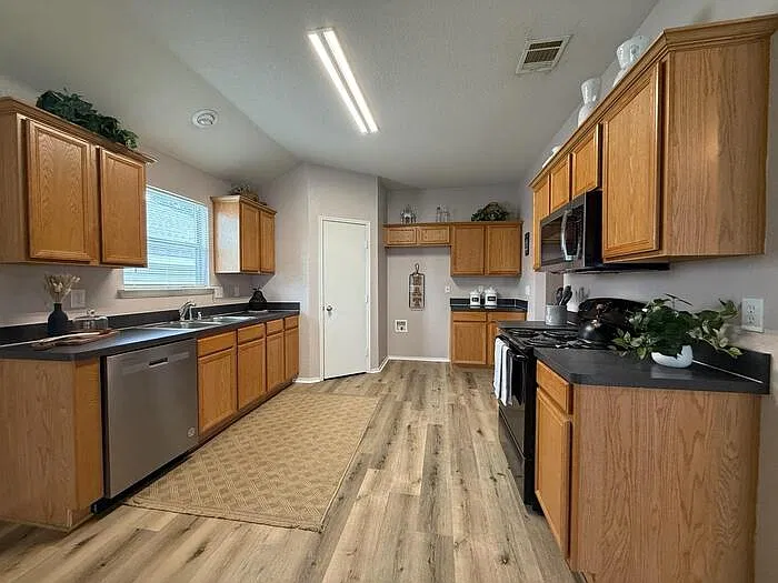 3 bed, 2.0 bath, $1,995 — Photo 2