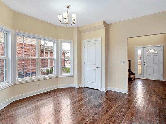 5th image of 9412 Parkwood Ln