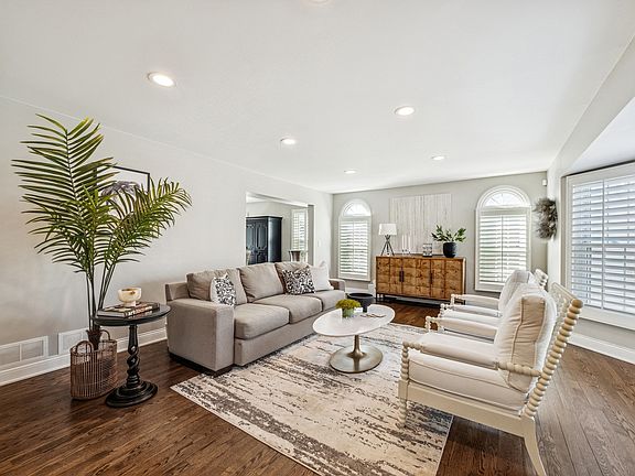 3rd image of 2631 N Drury Ln