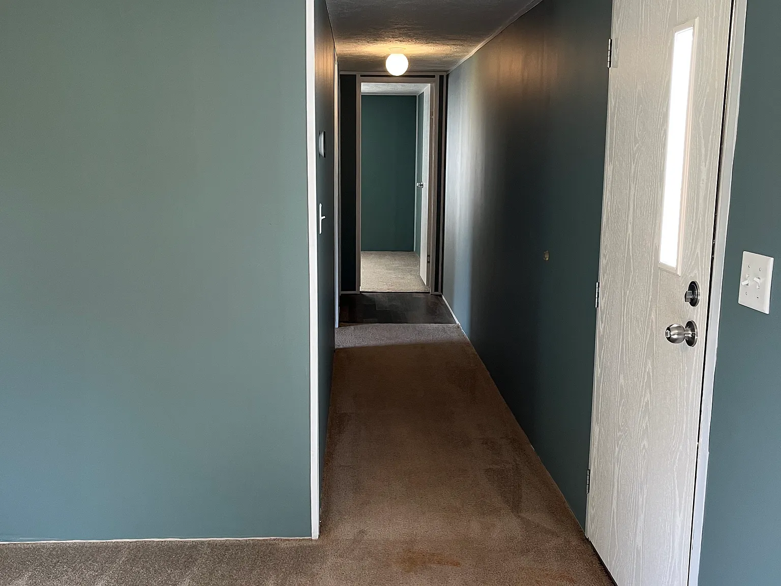 3 bed, 1000 sqft, $1,300 — Photo 4