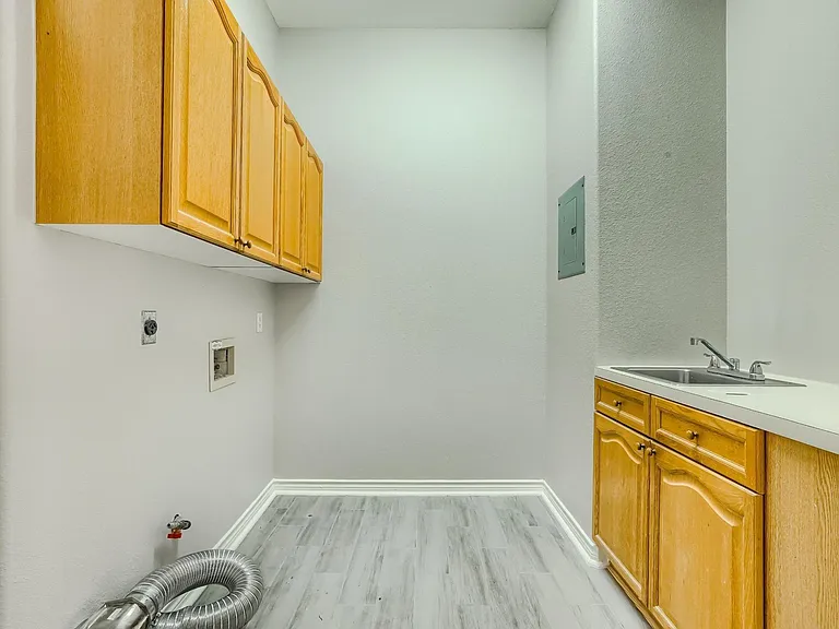 9904 Mariah Cv — Photo 24