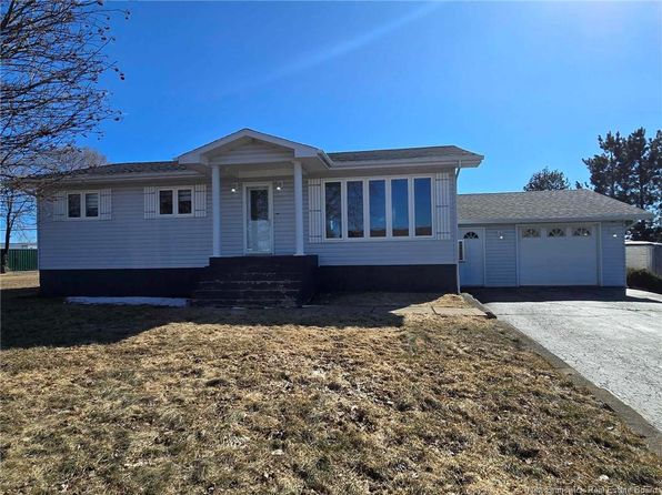1880 Brideau Dr, Bathurst, NB E2A 2G8