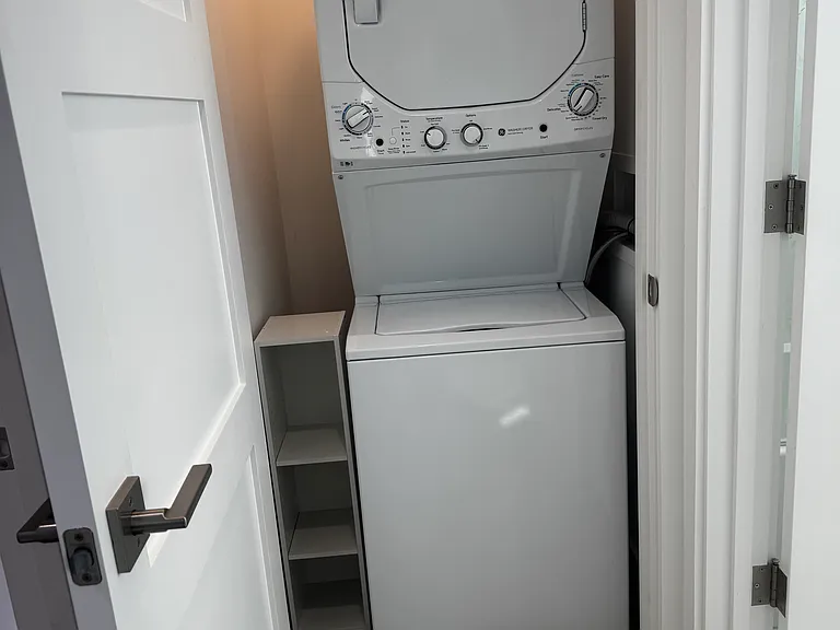 Washer/Dryer in unit