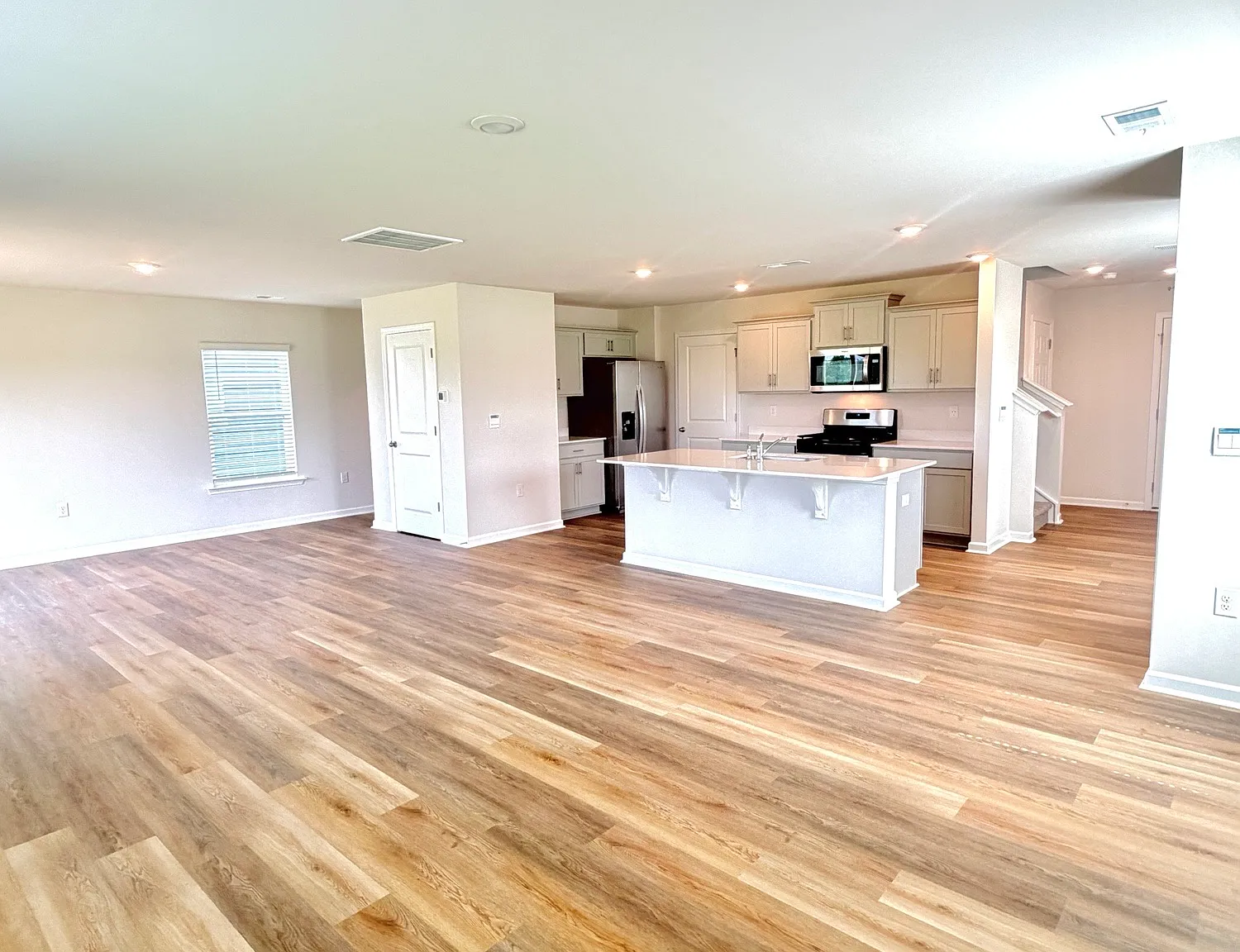 4 bed, 2.5 bath, 2174 sqft, $2,290 — Photo 4
