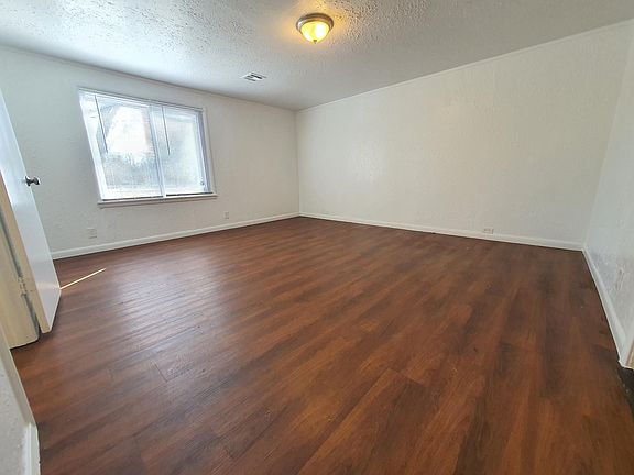 4th image of 1137 Lloyd Dr