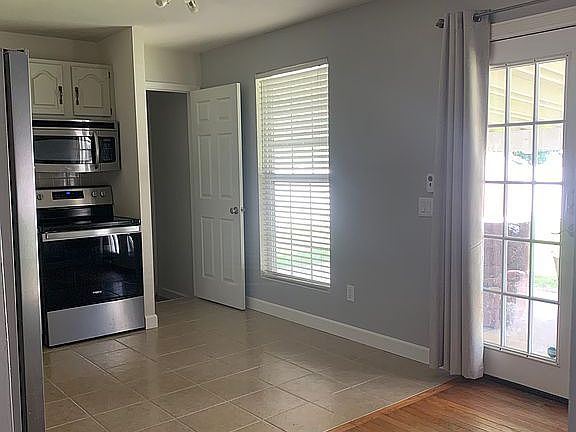 4th image of 4038 Hounds Hill Dr