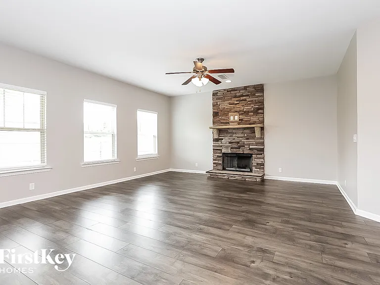 3241 Mapleside Ln — Photo 2
