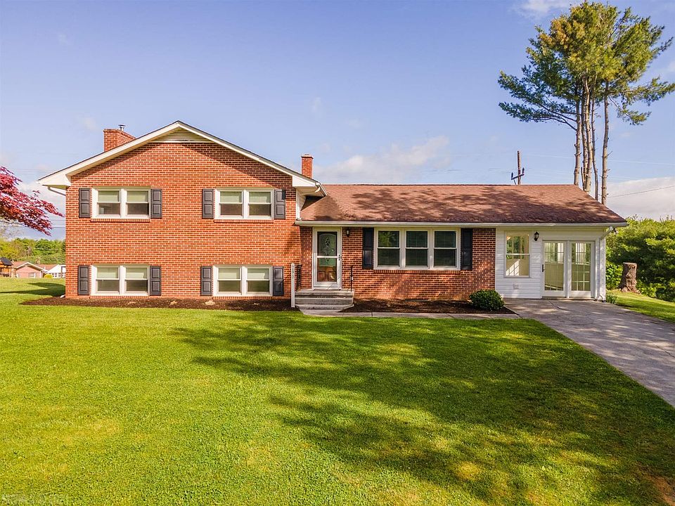 1st image of 290 Gum Dr SE