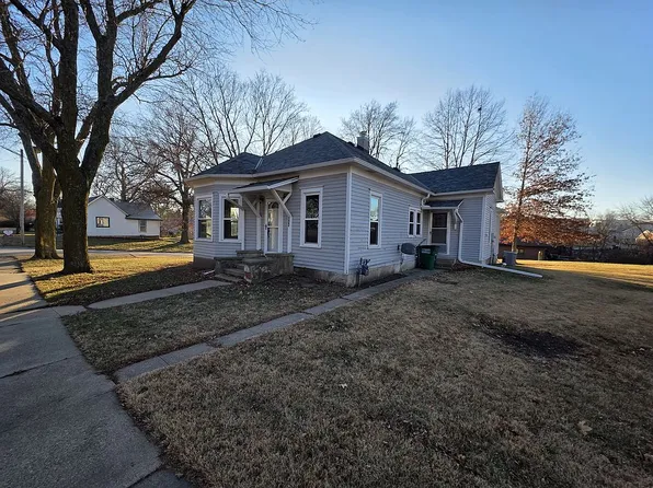 605 I St, Pawnee City, NE 68420