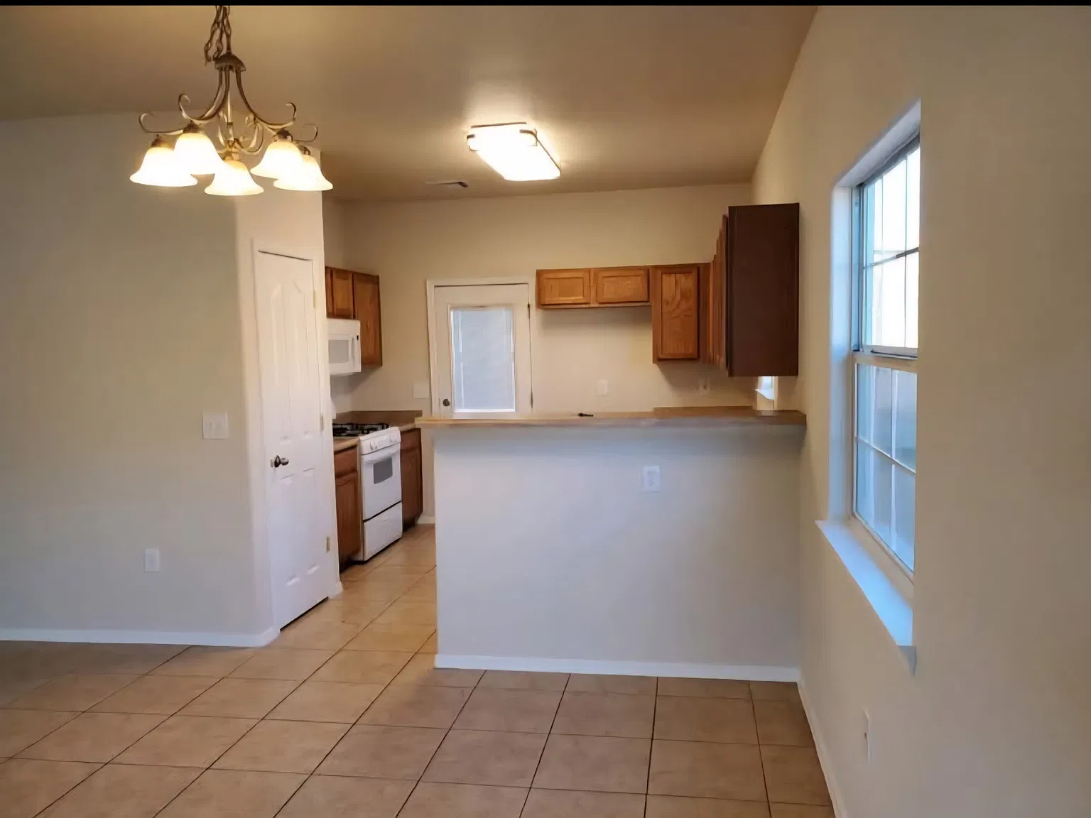 3 bed, 1280 sqft, $1,500 — Photo 3