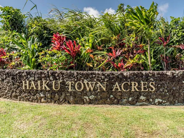 500 Auwaha St #B, Haiku, HI 96708