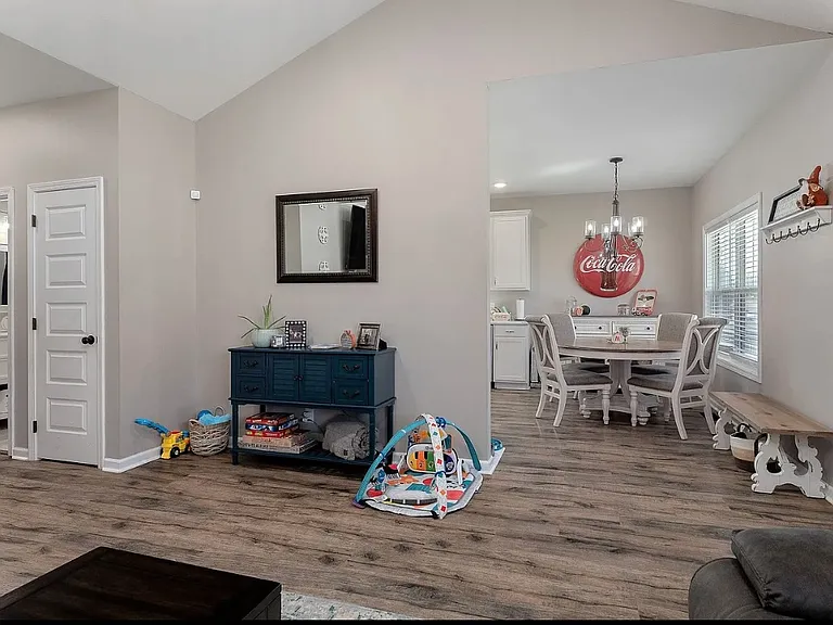 798 S Mountain St — Photo 12