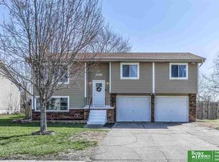 903 Valley View St, Valley, NE 68064