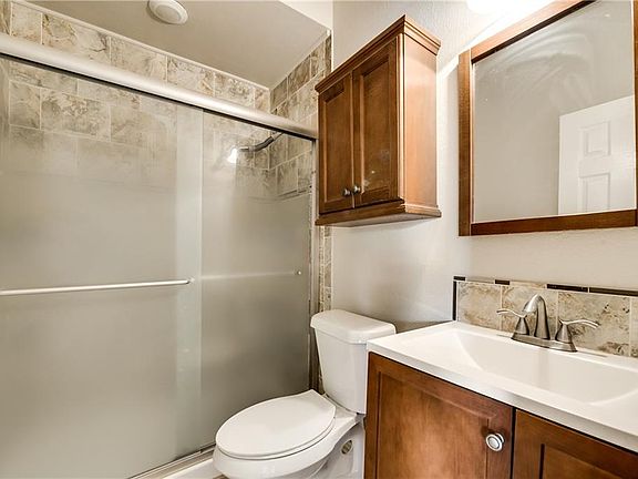 4th image of 400 Watertown Ln