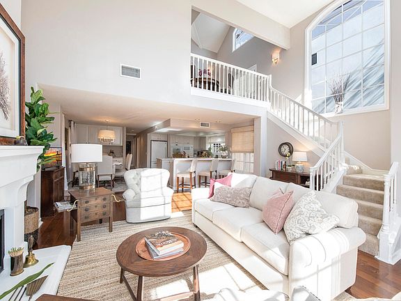 3rd image of 715 Larkspur Ave