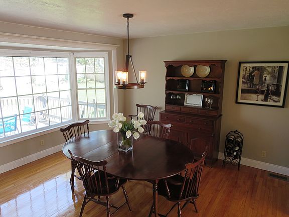 4th image of 426 Roycroft Blvd