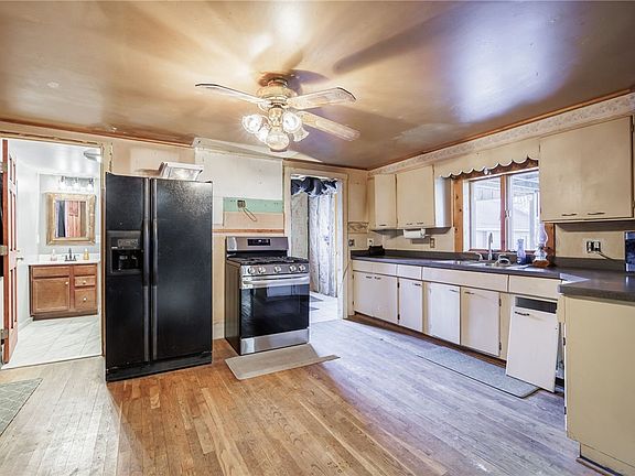 3rd image of 3989 Dean Rd