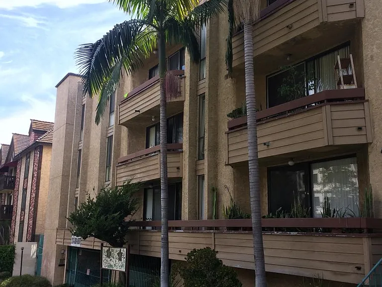 515 S Lafayette Park Pl — Photo 2