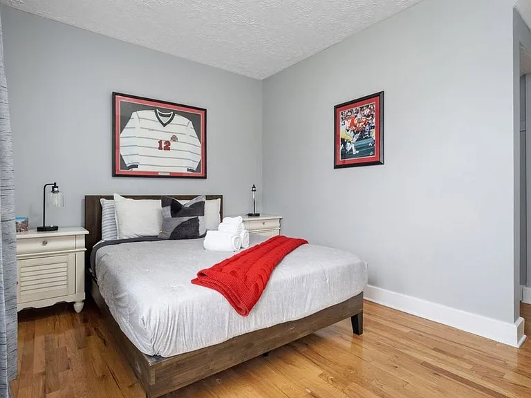 1373 Indianola Ave — Photo 16