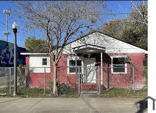 2nd image of 3001 W 45th St